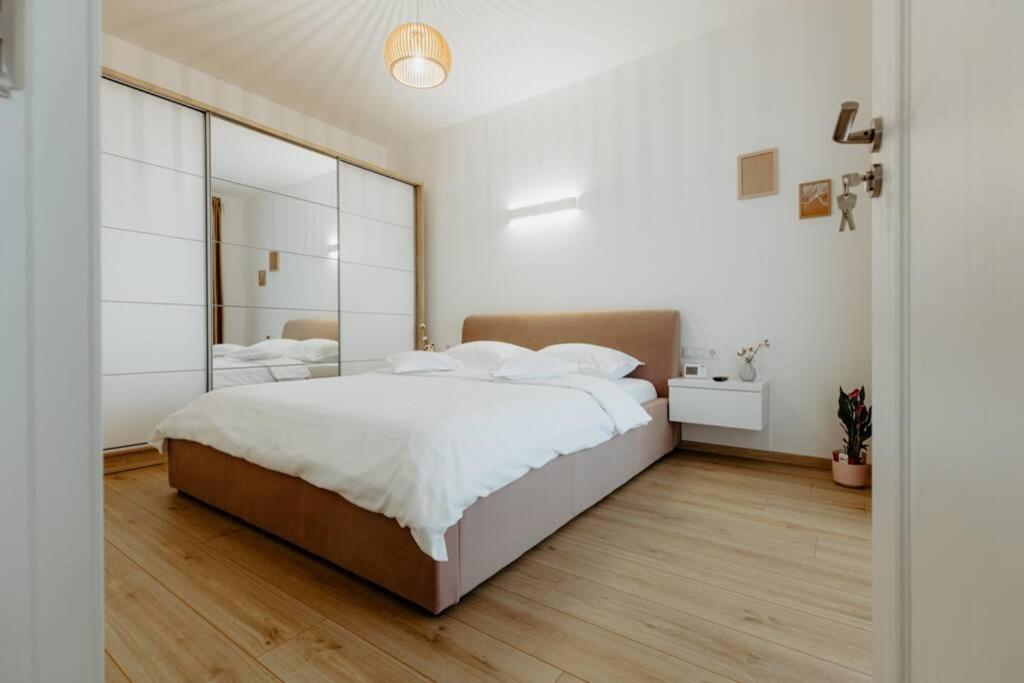 Nest Inn Oasis Residence Бая-Маре Екстер'єр фото
