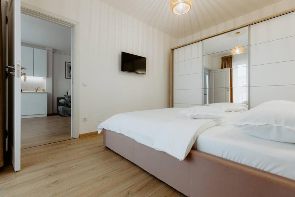 Nest Inn Oasis Residence Бая-Маре Екстер'єр фото